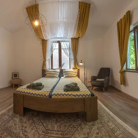 Linden House Flat فارنا