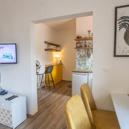 Linden House - A Lovely In * Варна