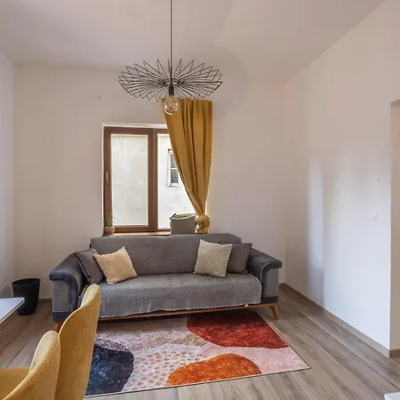 Linden House Flat شقة فارنا