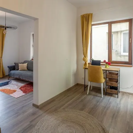 Апартаменты Linden House - A Lovely In *