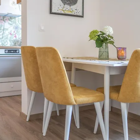 Linden House - A Lovely In Апартаменты *