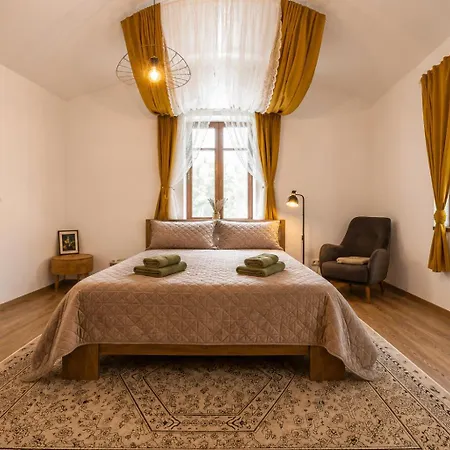 Linden House Flat شقة فارنا