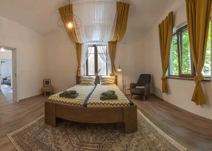 Linden House Flat فارنا