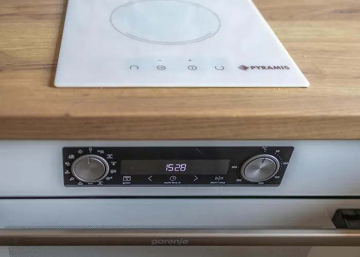 Linden House Flat فارنا